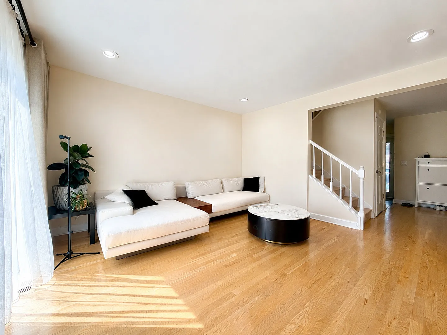 3 bed, 2.5 bath, 1800 sqft, $2,950 — Photo 3