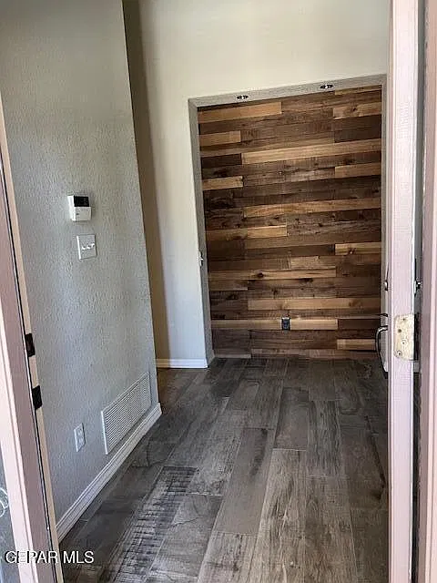 4 bed, 2.5 bath, 2332 sqft, $2,100 — Photo 4