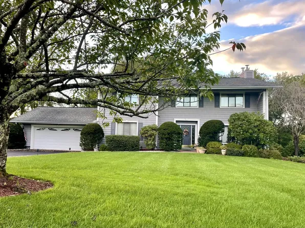 11 Justin Court, Cortlandt Manor, NY 10567