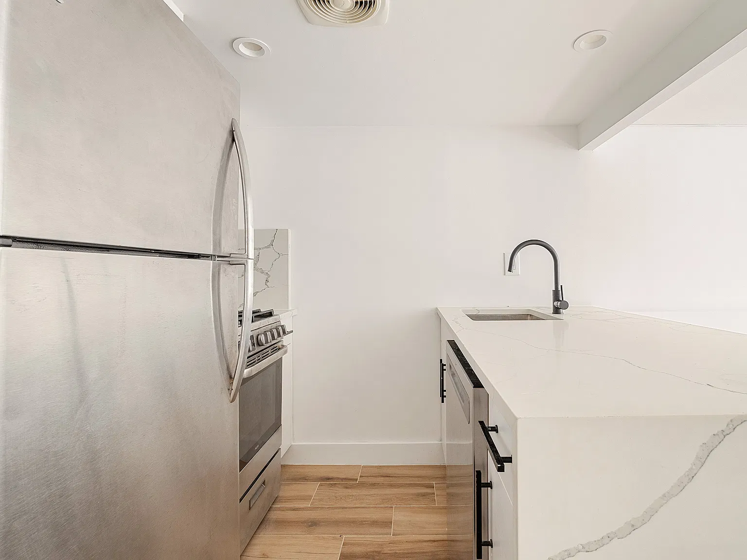 1373 Park Pl — Photo 2