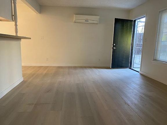 2nd image of 2540 Manhattan Ave #2540