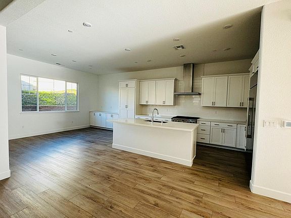 3rd image of 5042 Brooks Cir