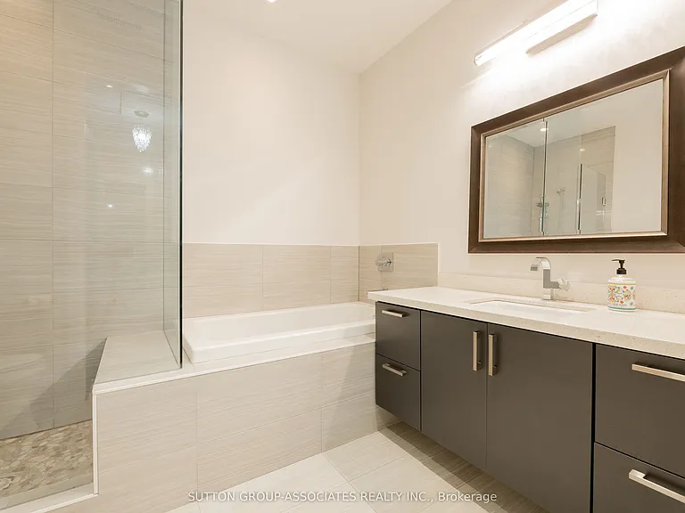 608 Spadina Ave #1 — Photo 16