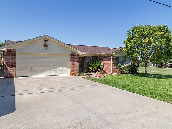 3rd image of 4019 Country Meadows Cir