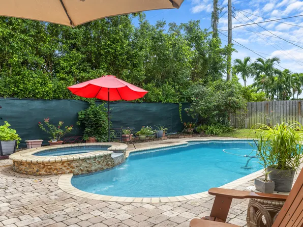 2512 SW 13th Court, Boynton Beach, FL 33426