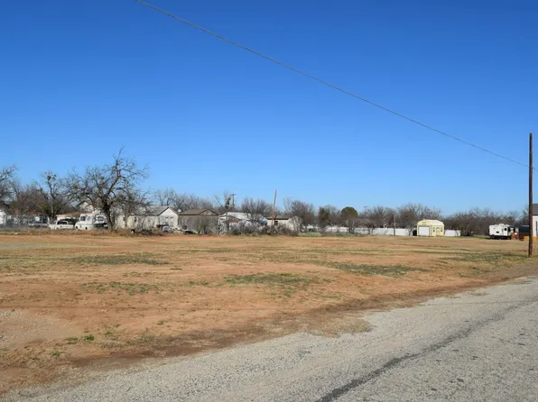 W 1st St, Coleman, TX 76834