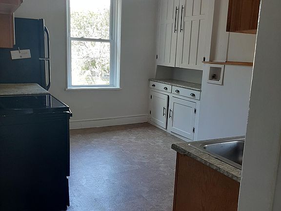 5th image of 43 Harmony St