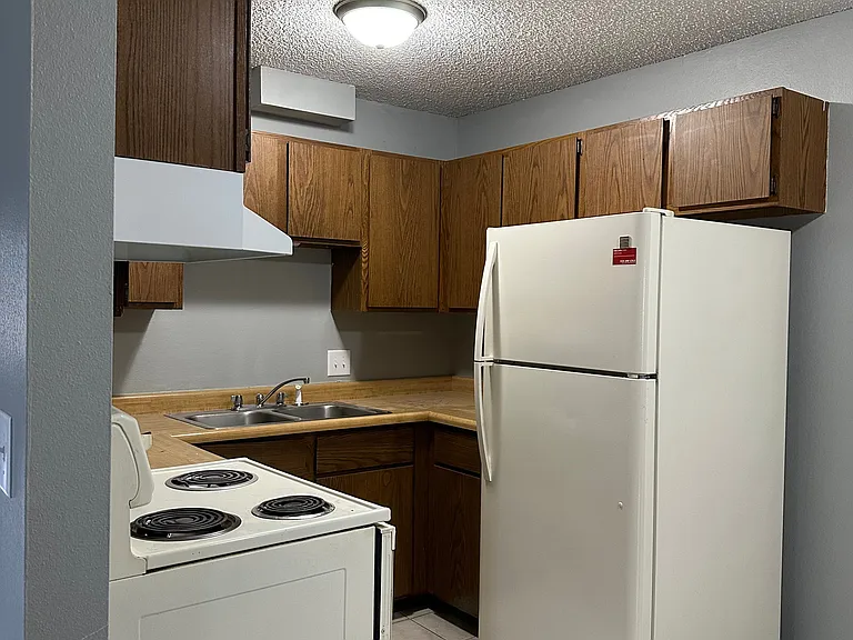 Cobblestone Apartments — Photo 12