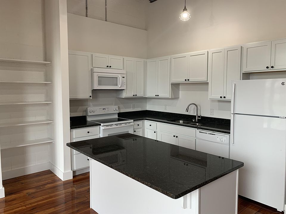 1st image of 240 1st St NE #8