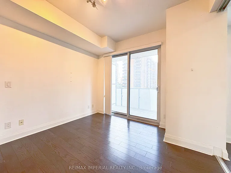 1080 Bay St #909 — Photo 9