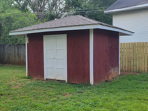 3rd image of 3304 Archer Dr SW