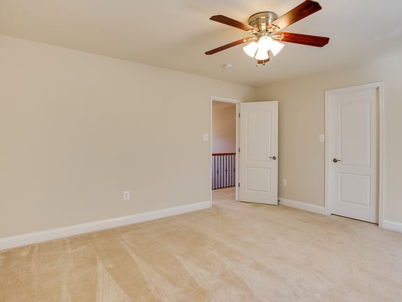 4th image of 15 Bainbridge Ct