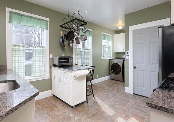 3rd image of 653 South St #1