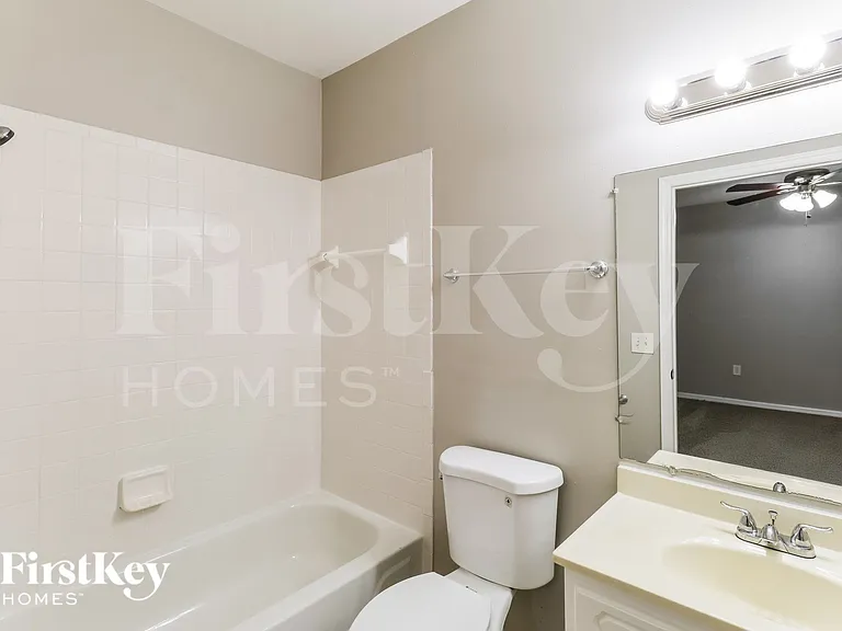 1164 Schumann Dr — Photo 7