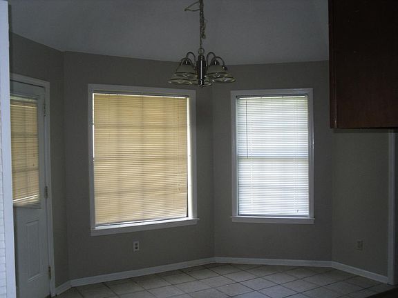 3rd image of 2666 Lakeside Dr
