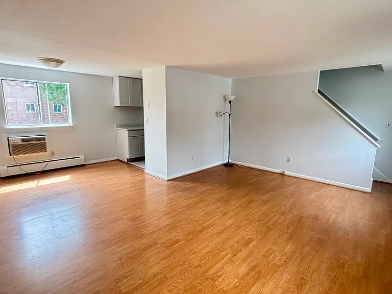 120 Bishop Dr #120 — Photo 2