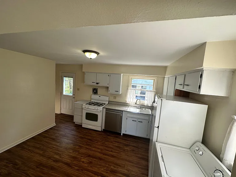 204 Zandale Dr — Photo 7