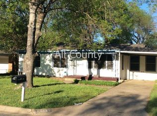 405 Harmon Rd, Hurst, TX 76053