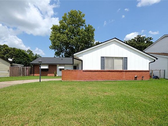 2nd image of 825 Morningside Dr