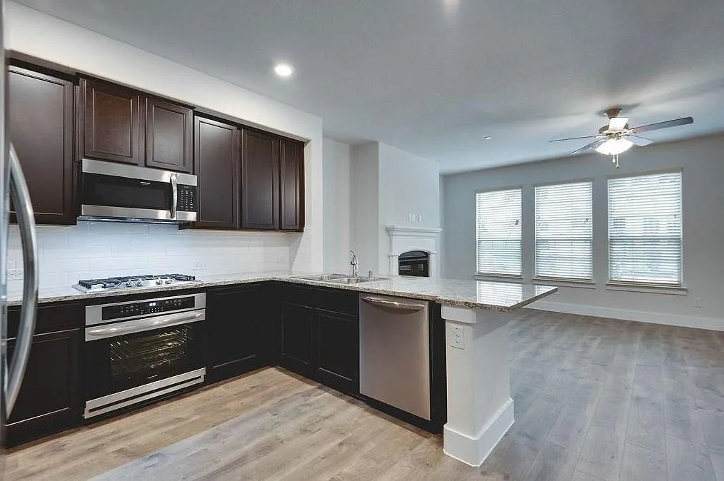 3 bed, 3.5 bath, 2094 sqft, $2,750 — Photo 4