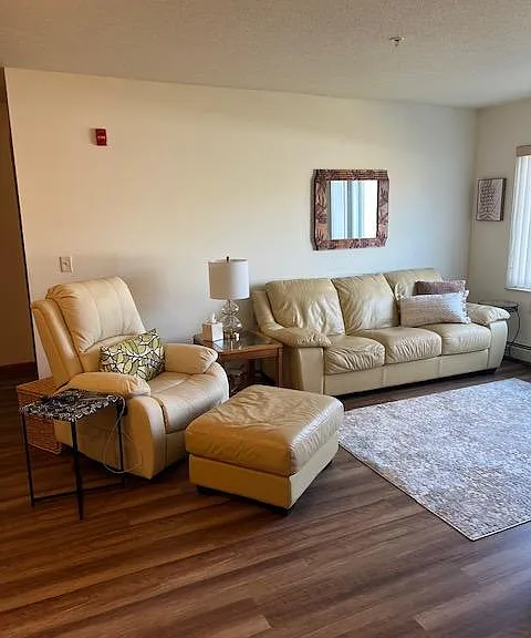 990 Linden Dr #4 — Photo 1