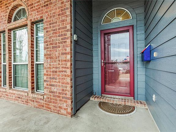 3rd image of 202 Orchard Trl