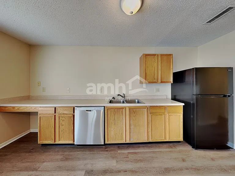 1939 Dutch Elm Dr — Photo 3