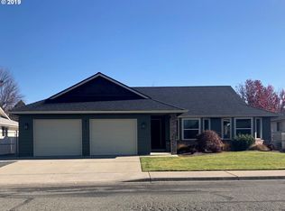 911 Delsie Dr, Grants Pass, OR
