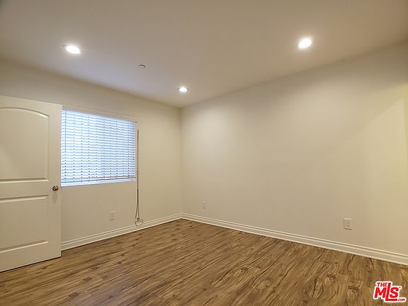 3rd image of 1144 S Mariposa Ave