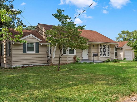 4th image of 907 Edgar Rd