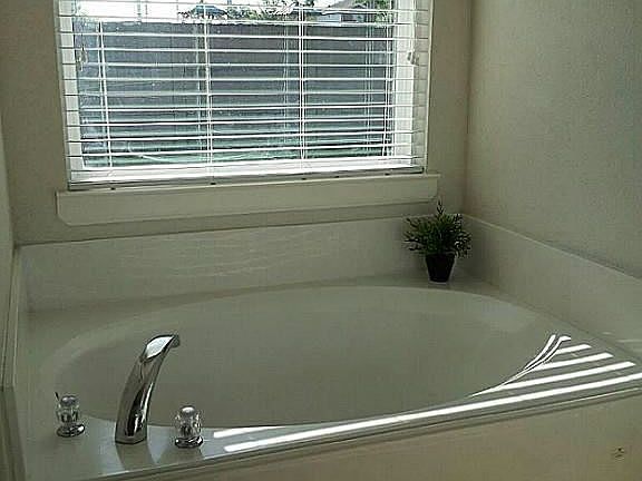 5th image of 8415 Garrett Green Ln