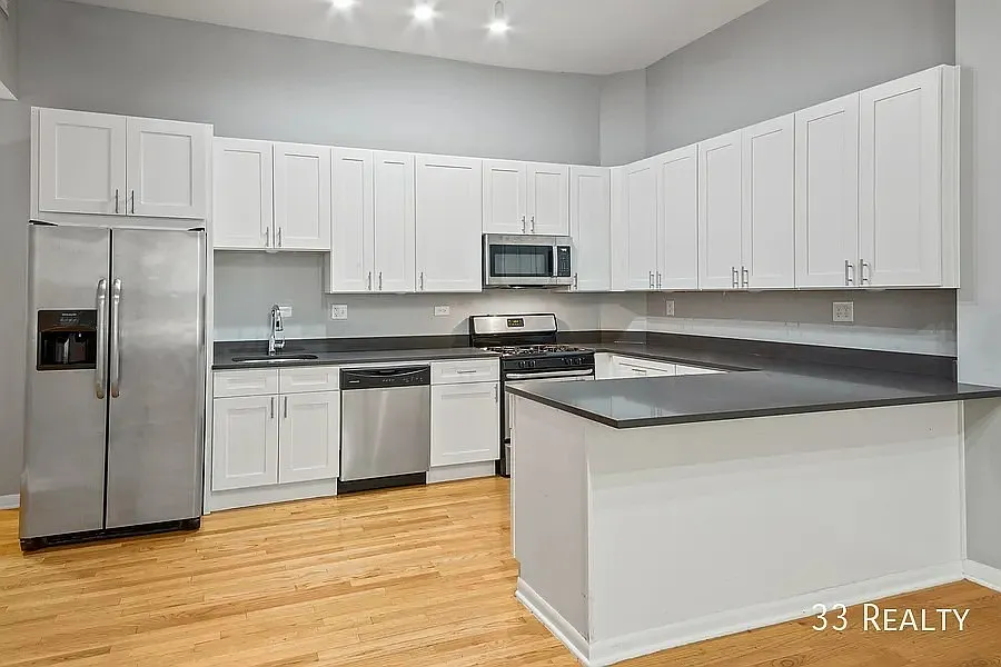 Building Photo - 1282 N Milwaukee Ave #3