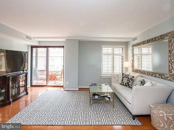 5th image of 2400 Clarendon Blvd APT 906