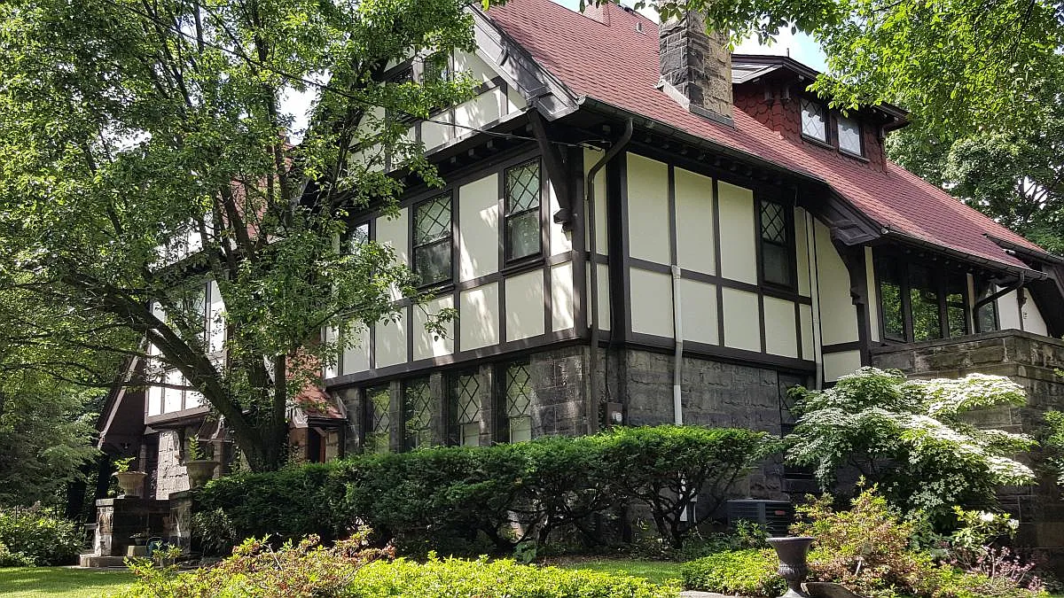 Sits behind main house - 5267 Wilkins Ave #REAR