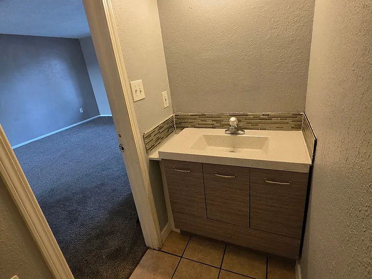 405 Loma Linda Dr #D — Photo 8