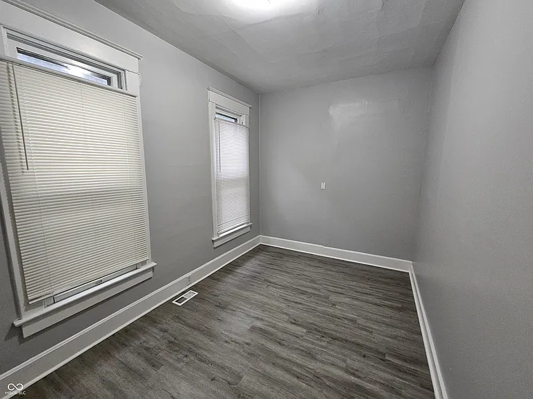 224 Iowa St — Photo 9