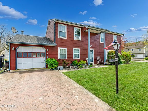 2nd image of 785 Pine Shore Road