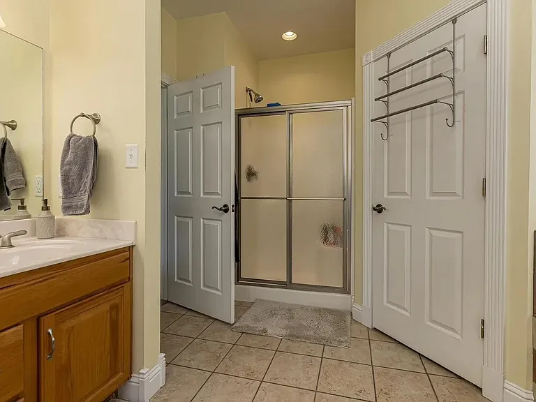 2207 Westminster Dr — Photo 13