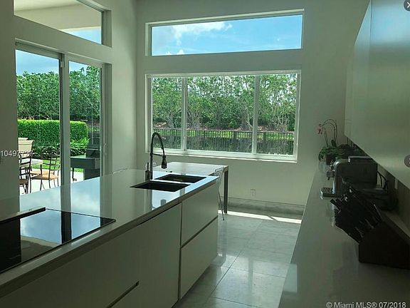 5th image of 2670 Oakmont