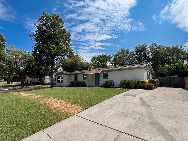 5004 Colorado Blvd — Photo 3