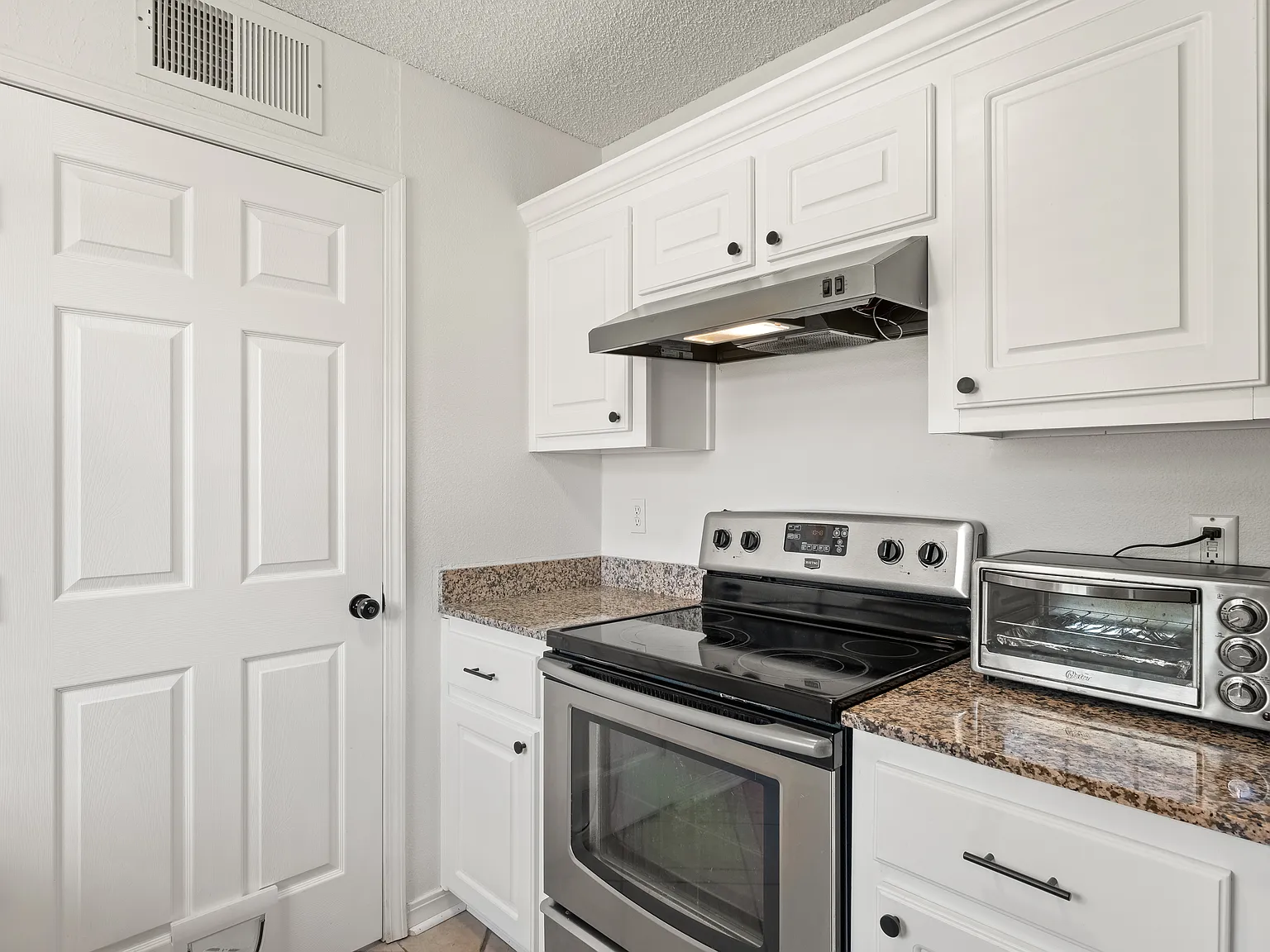 3 bed, 1107 sqft, $1,850 — Photo 2