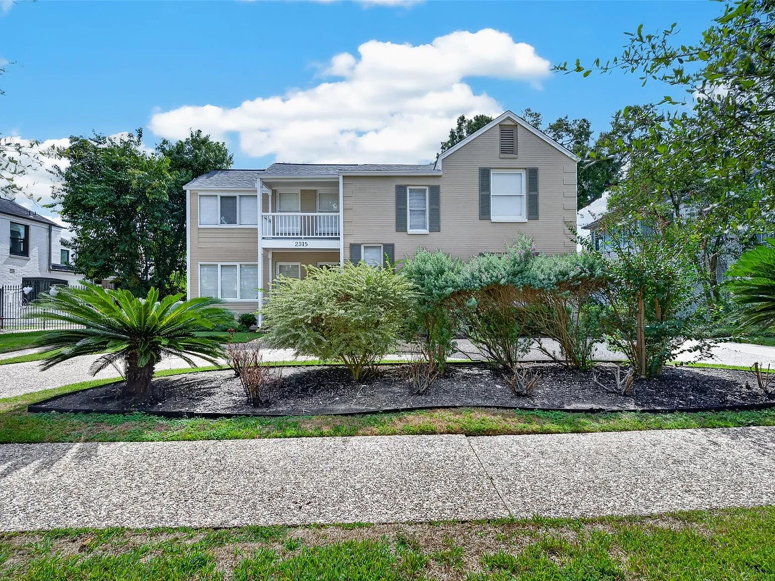 2 bed, 1.0 bath, 3036 sqft, $2,600 — Photo 3