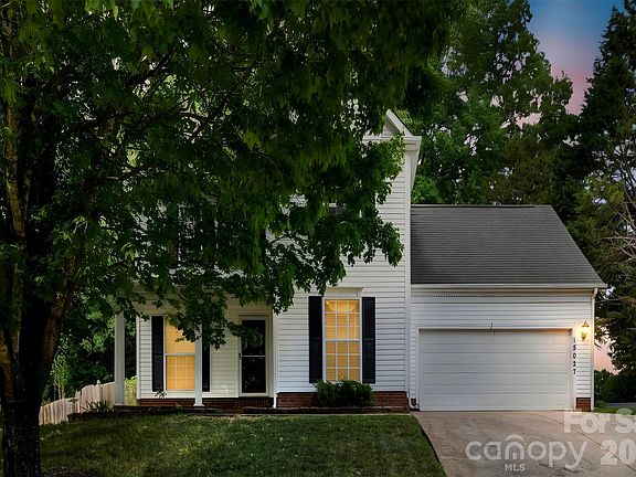 3rd image of 15027 Ashlight Dr