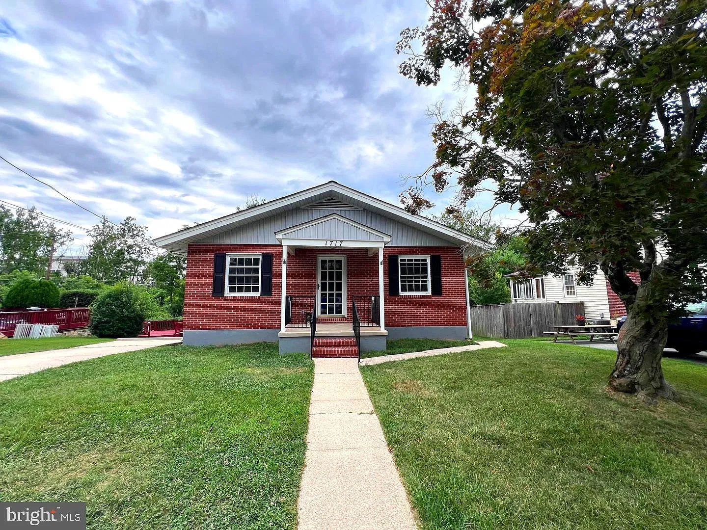 4 bed, 2.0 bath, 2340 sqft, $2,950 — Photo 3