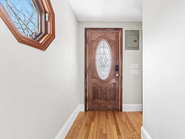 1 Oak Grove Ct #1 — Photo 2
