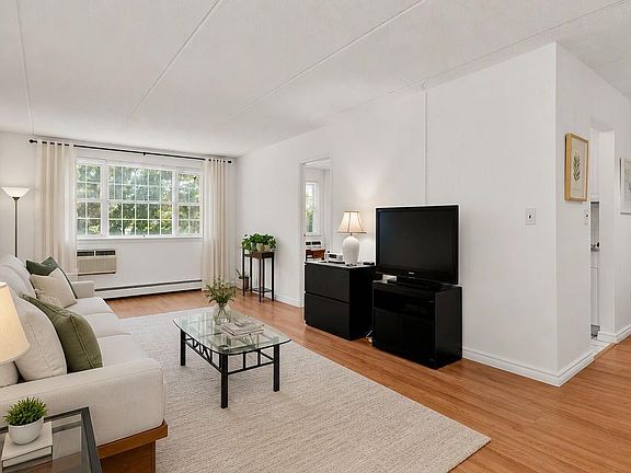 4th image of 2 Consulate Drive #3G