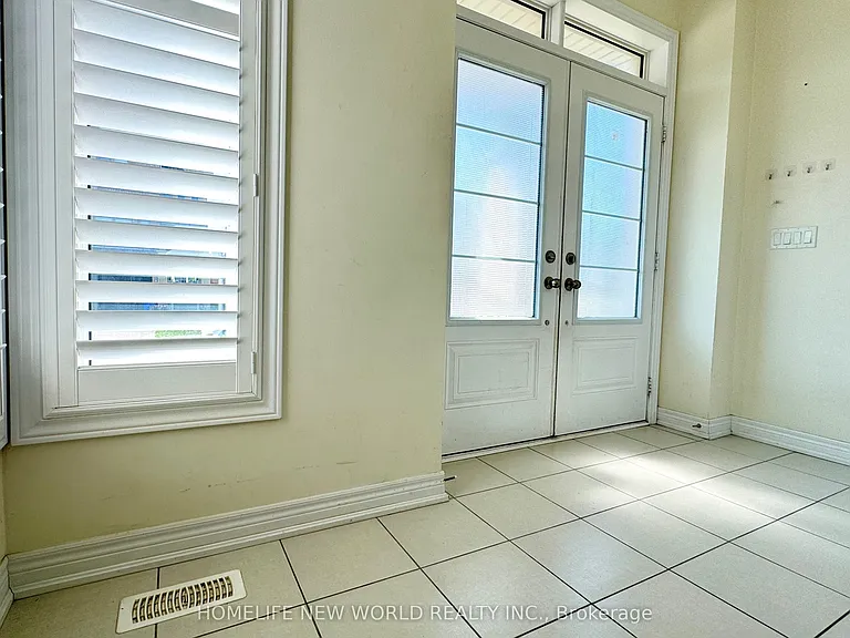 32 Falconridge Ter — Photo 2