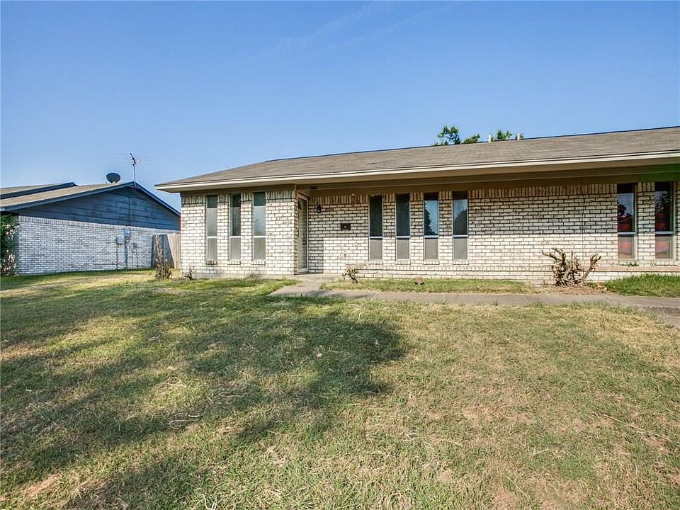 1st image of 1213 Sam Houston Dr