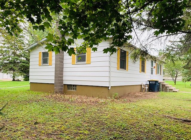 1st image of 504 11th Ave W