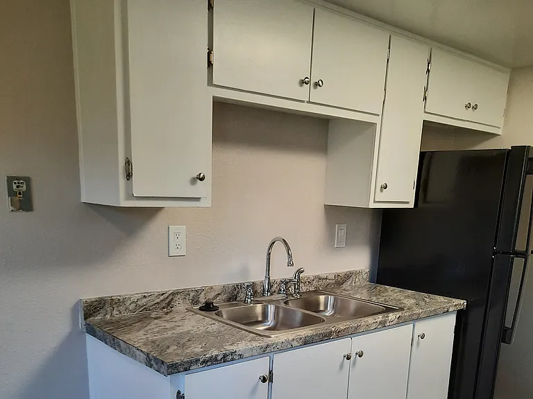WESTSIDE VILLAGE APARTMENTS — Photo 9
